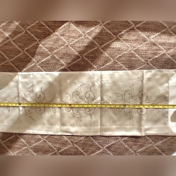 Table Runner NWOT - Picture 3 of 11
